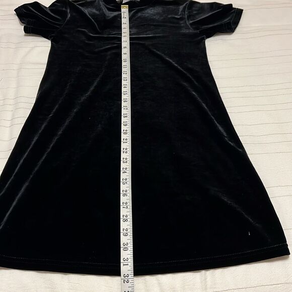 Black Velvet Dress - Timeless Classic - Picture 4 of 5